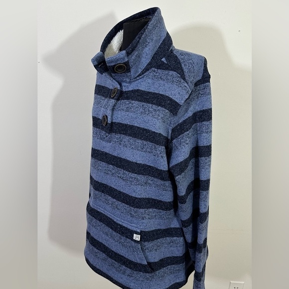 Avalanche sz XL sporty top in a medium weight  Partial button Standup collar - Picture 3 of 14
